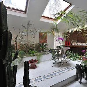 https://maison-de-ville-independante-le-petit-siam.hotels-rhonealpes.com