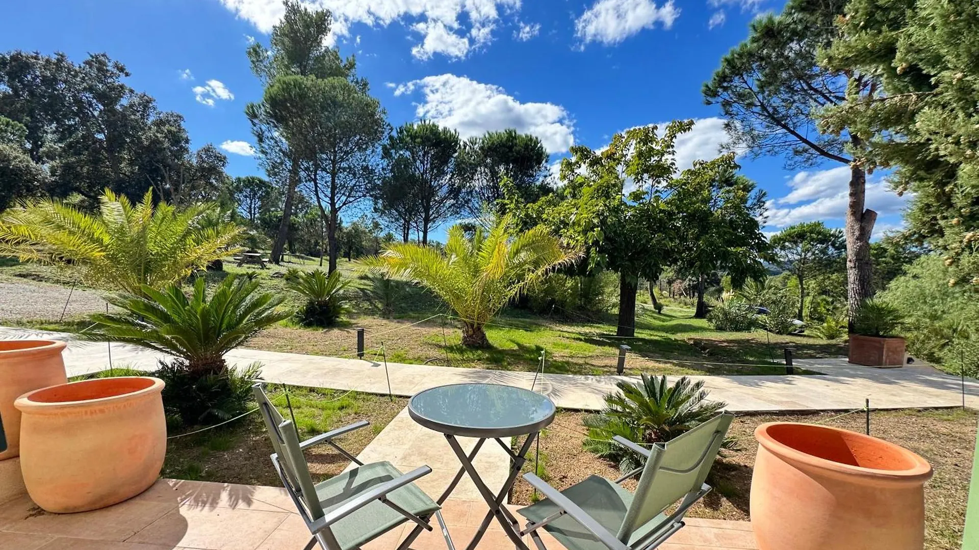 Villa La Source 83 - Room Close To St Tropez Cogolin Nocleg ze śniadaniem
